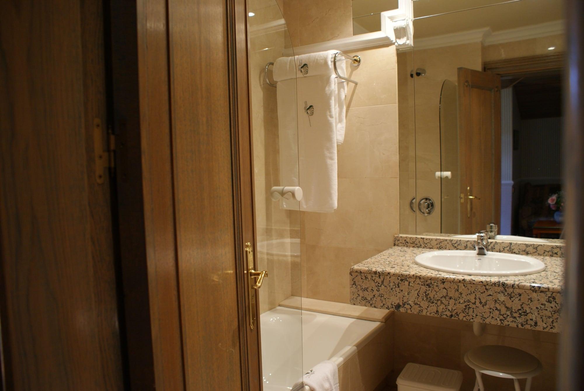 My Rooms City Hotel Camino De Santiago Лос-Томильярес Экстерьер фото