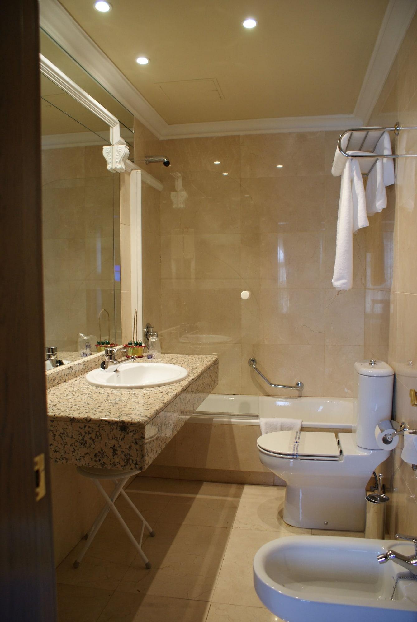 My Rooms City Hotel Camino De Santiago Лос-Томильярес Экстерьер фото