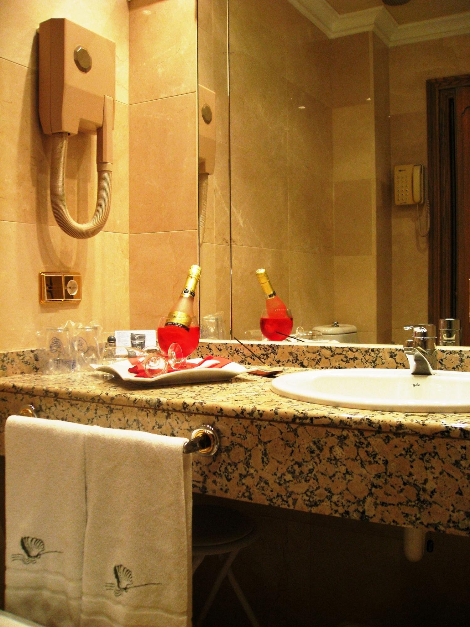 My Rooms City Hotel Camino De Santiago Лос-Томильярес Экстерьер фото
