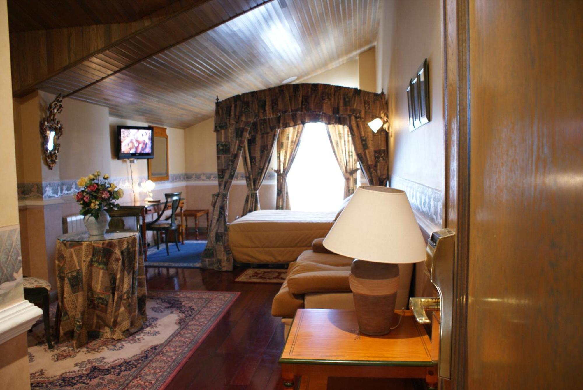 My Rooms City Hotel Camino De Santiago Лос-Томильярес Экстерьер фото