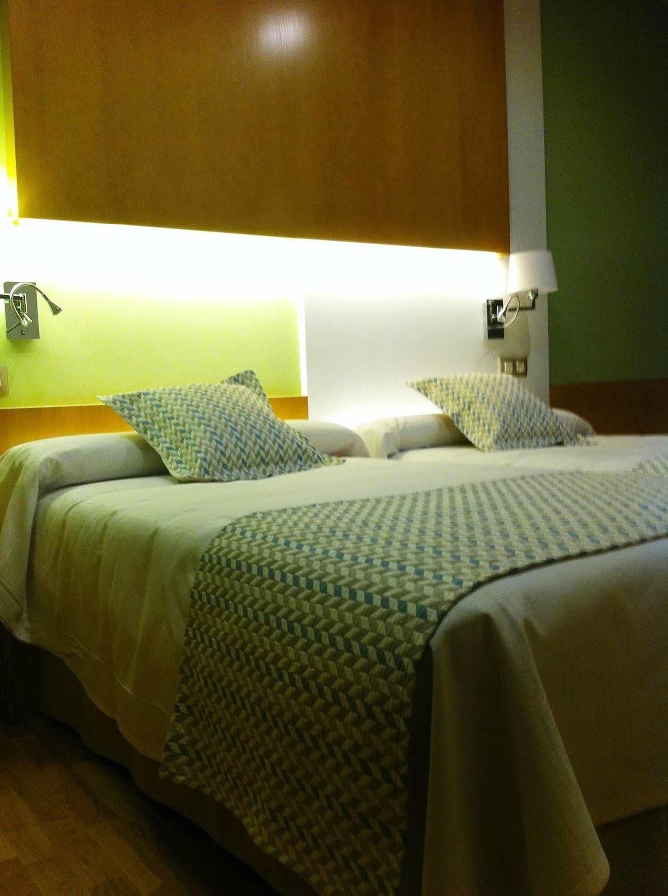 My Rooms City Hotel Camino De Santiago Лос-Томильярес Экстерьер фото